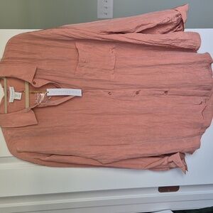 Beautiful peach XL blouse with a very light shimmer of the fabric. XL